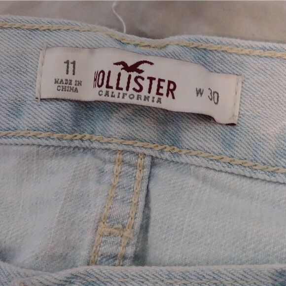 Hollister Light Wash High Rise Destroyed Mom Jeans - Picture 4 of 5